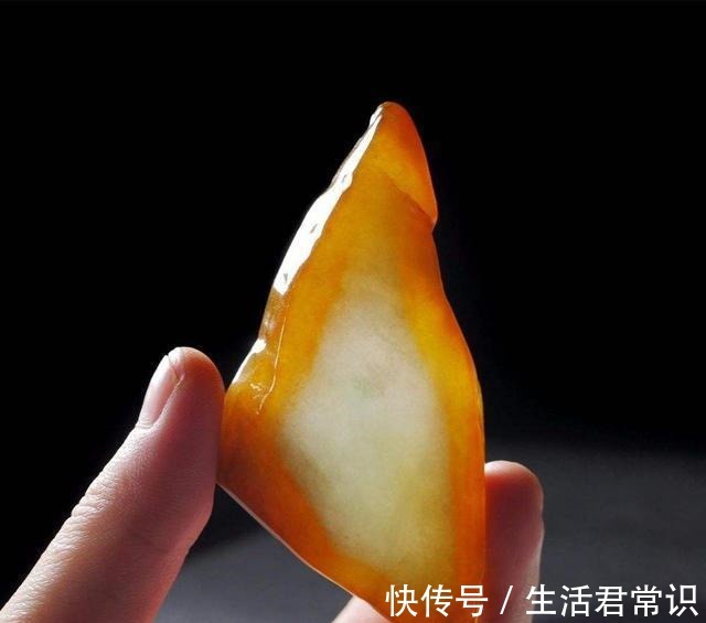 中国风 这个季节的色彩用首饰来表达,将珠宝佩戴在身,彰显浓浓的中国风!