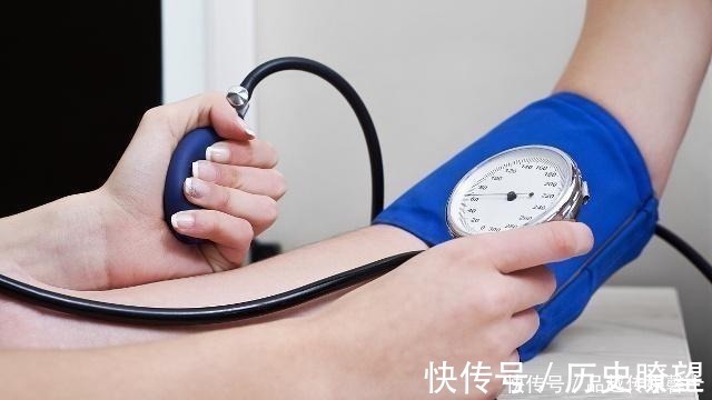 测量血压|量血压选左手还是右手?测量血压的误区,你“掉坑”了吗?