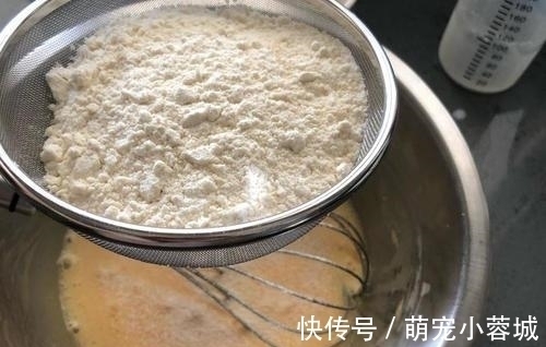 用电饭锅做蛋糕火了!不用分蛋不用发酵,分分钟搞定,比买的好吃