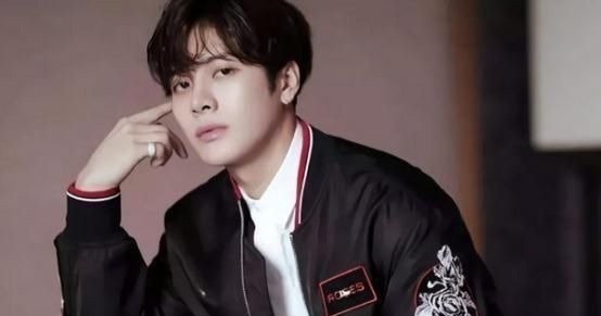 影视作品|明星近视不戴眼镜时虞书欣扯眼皮,看到肖战按电梯我笑了