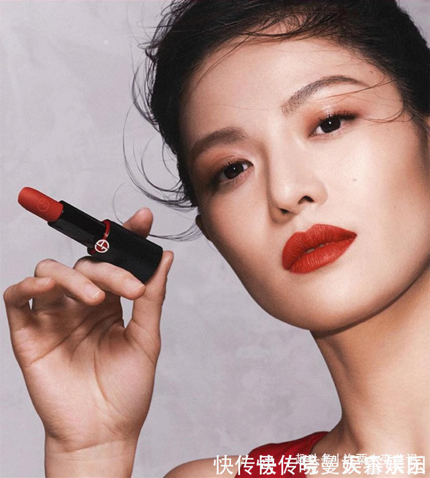 珊瑚色 女人涂口红时,要改掉这3个“坏习惯”,不然再贵口红都掉色沾杯