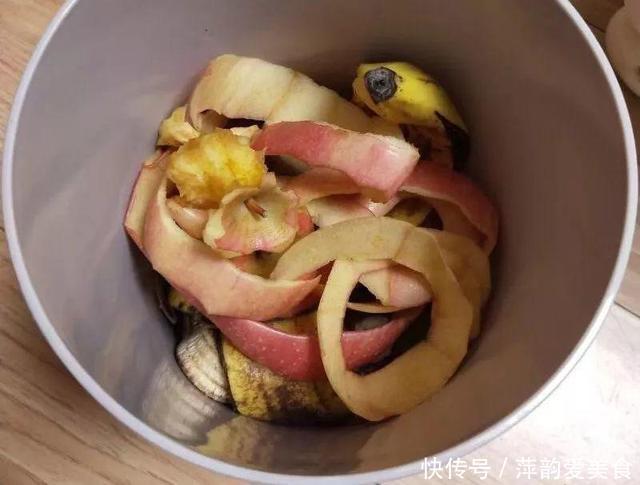 路边捡点它,开水一烫扔盆里,养花10年不烂根!