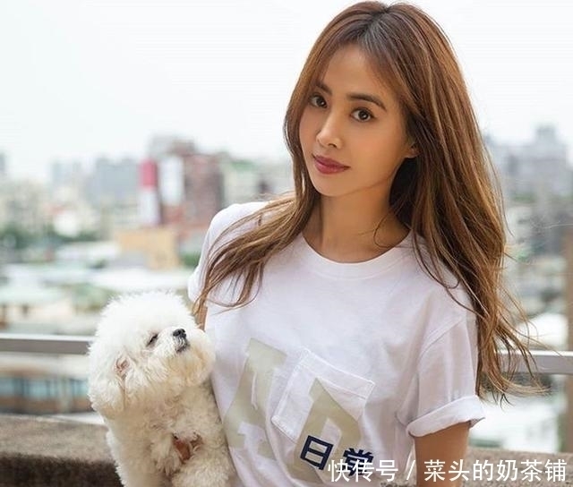 明星|善用各种头发造型产品,轻松打造10款女明星时尚中分发