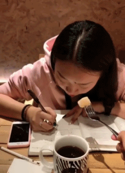 |搞笑GIF趣图:这样的实力,一般人都做不到吧!