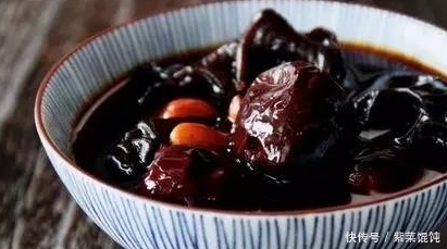 黑木耳加它蒸一蒸,气血足了,失眠好了,女性不想满脸色斑可试试