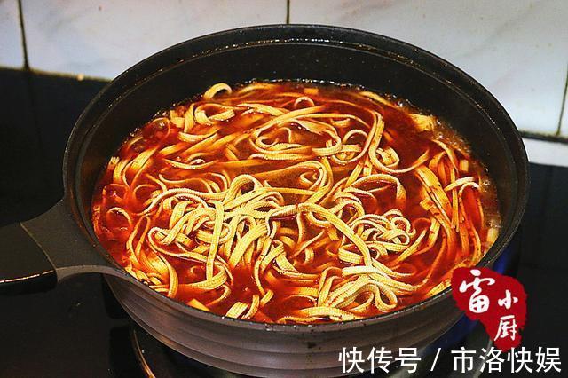 冬季当家菜，一块钱一斤，煮了一大锅，都喊没吃够，再来一锅，服