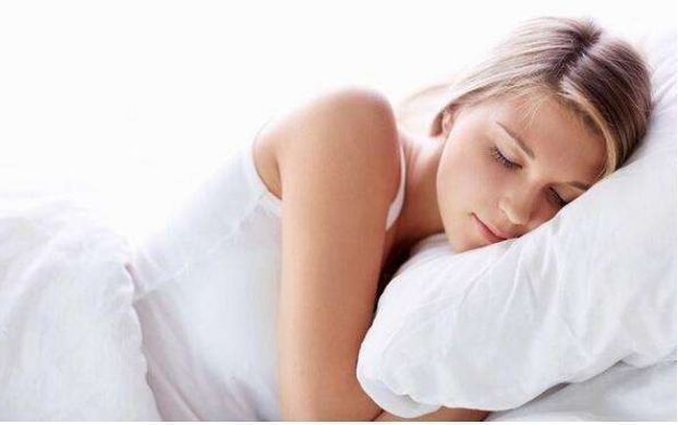 晚上睡觉时|怀孕后，孕妈晚上睡觉时，若常有3种“表现”，别忽视