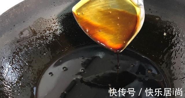 炒糖色时,第一步就“放糖”方法不对,难怪焦糖色还发苦!