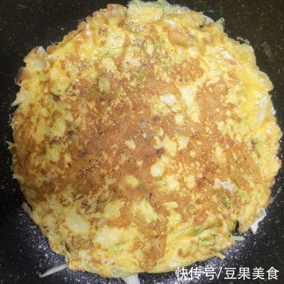 蛋饼|超级爽口下饭的减脂餐之包菜蛋饼，上桌秒光