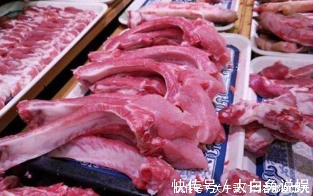 买排骨时，“前后”要分清，区别很大，挑错了肉少口感差，白花钱