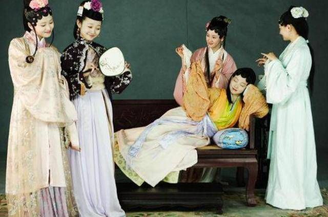  身上|红楼梦里这个女子，3个男人喜欢她，源于她身上3个品质