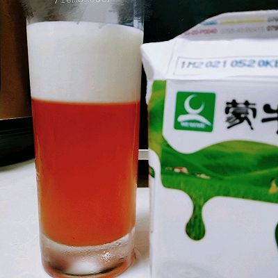 qq糖|草莓茶冻撞奶