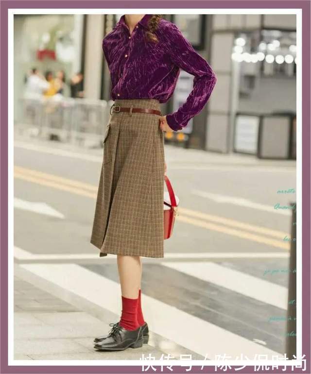 穿衣|秋冬穿衣容易显沉闷,这三个色彩搭配,让已有衣服焕发新的生机