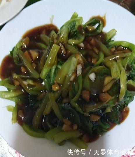 泥瓦匠|在工地干活的老乡居然是烹饪高手,做的蔬菜和肉居然堪比私房菜