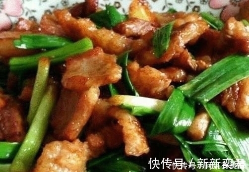 黄豆芽|刚端上桌的饭菜，馋得家人抢着吃，被一扫而光！常吃抗菌身体壮！