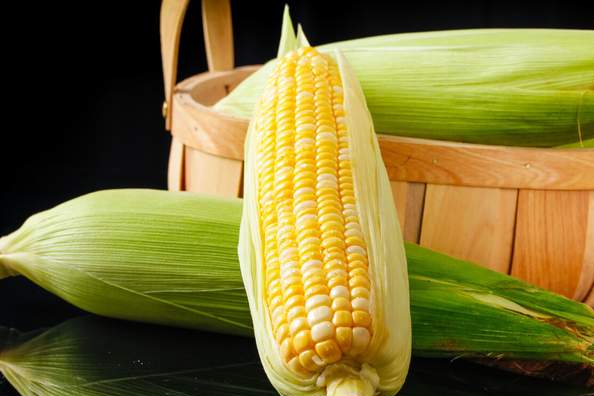 保存玉米，直接放冰箱，还是煮熟再冷冻教你一招，新鲜不变味