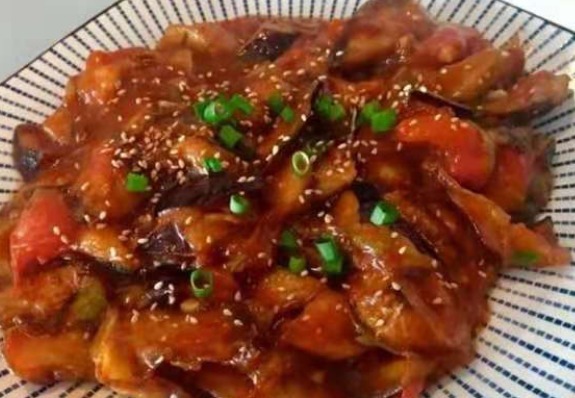 番茄别再炒蛋了,天冷搭配此物,不仅营养美味,还能软化血管