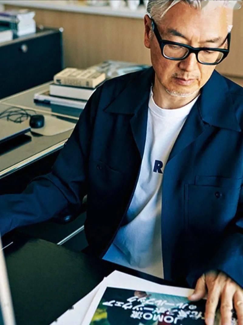 有时尚感的人太吸睛了!这位50+的大叔,穿出了20+的潮酷