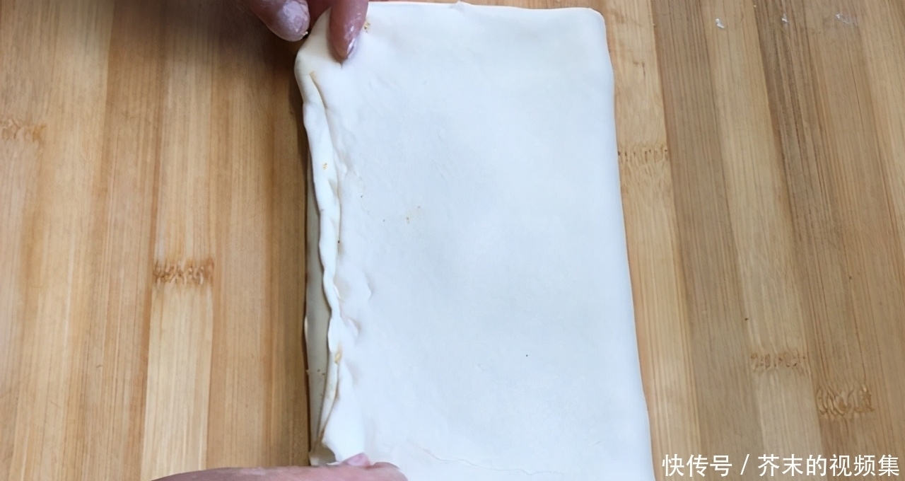 面粉做的小零食，芝麻脆饼，酥香多层，满口留香，喜欢吃的来收藏