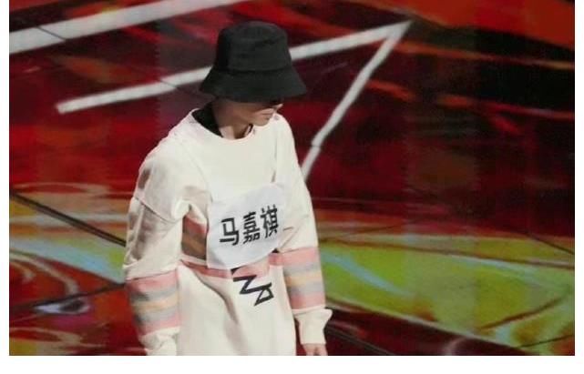 雙11晚會彩排路透：易烊千璽酷帥插兜，時代少年團變順毛乖小孩