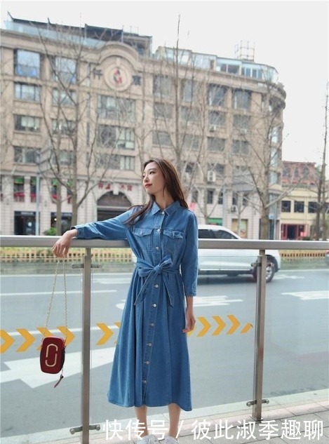 混搭|收起你的高跟鞋!“运动鞋+裙子”才是今夏最时髦的混搭套路!