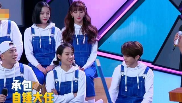 宋茜需要抡大锤,有谁注意蔡徐坤下意识做了啥难怪他女粉那么多