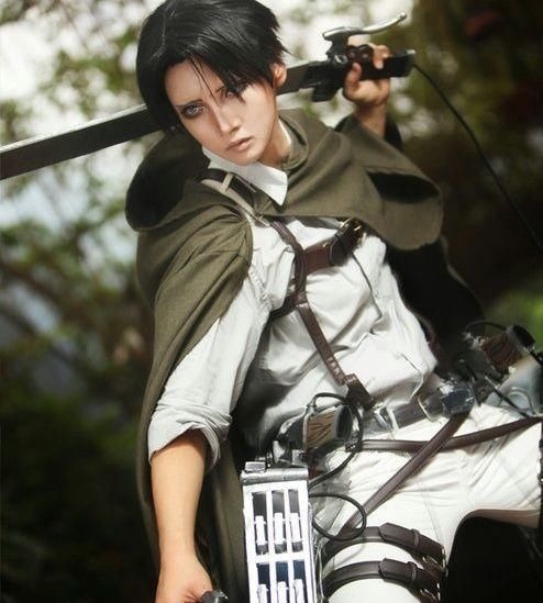 三笠|进击巨人COS:小哥神还原巨人模样!韩吉漂亮潇洒,风头盖过三笠