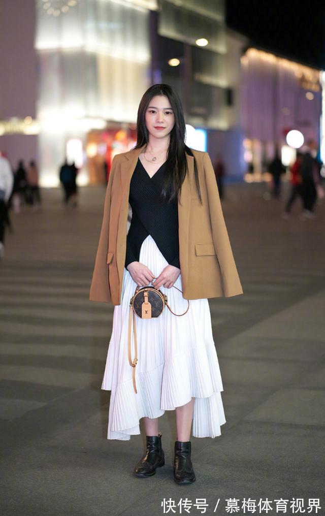 裙子|不能小看白色的裙子,早春搭配离不开,轻松穿出女神气质