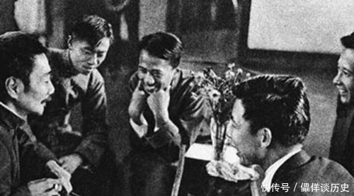 暗藏|鲁迅最经典失恋诗,初读令人捧腹,再读却发现暗藏爱情真理