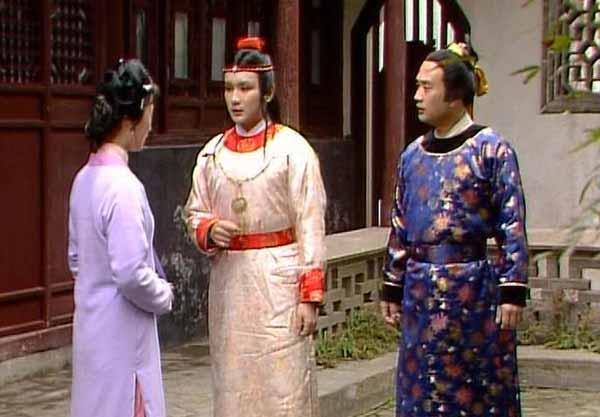 薛蟠|薛蟠为什么怕夏金桂?他为什么不敢打夏金桂?