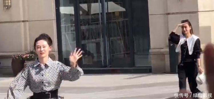 《跑男9》济南路透,跑男团路过人群时,仅一位嘉宾鞠躬太圈粉