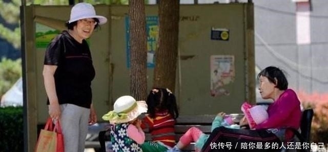 留心|带孩子留心“隔辈亲”,老人们带娃常说这几句话,爸妈需要提防