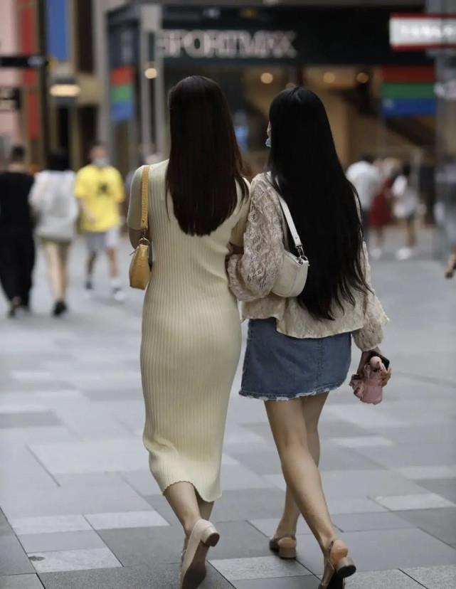 紧身款|“O型腿”别看走眼了,穿搭讲究松紧有度,不可避免会“翻车”