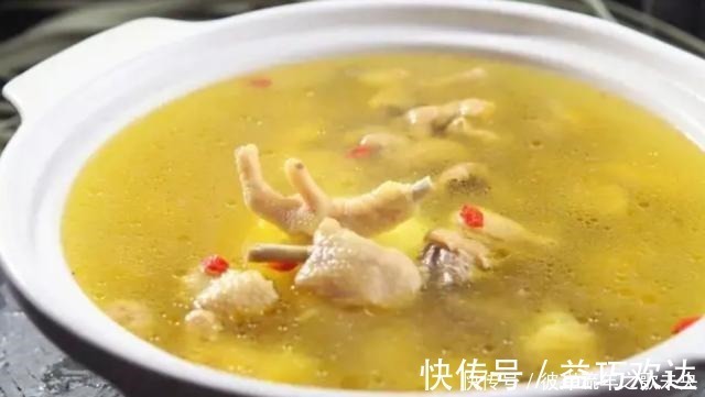 营养成分|炖鸡汤时,先放盐还是后放盐很多人都做错了,难怪汤不鲜也不香