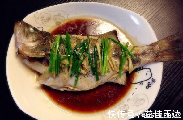 大葱丝|做清蒸鱼,谨记“2不放”,鱼肉蒸好不柴不腥,又鲜又嫩又香