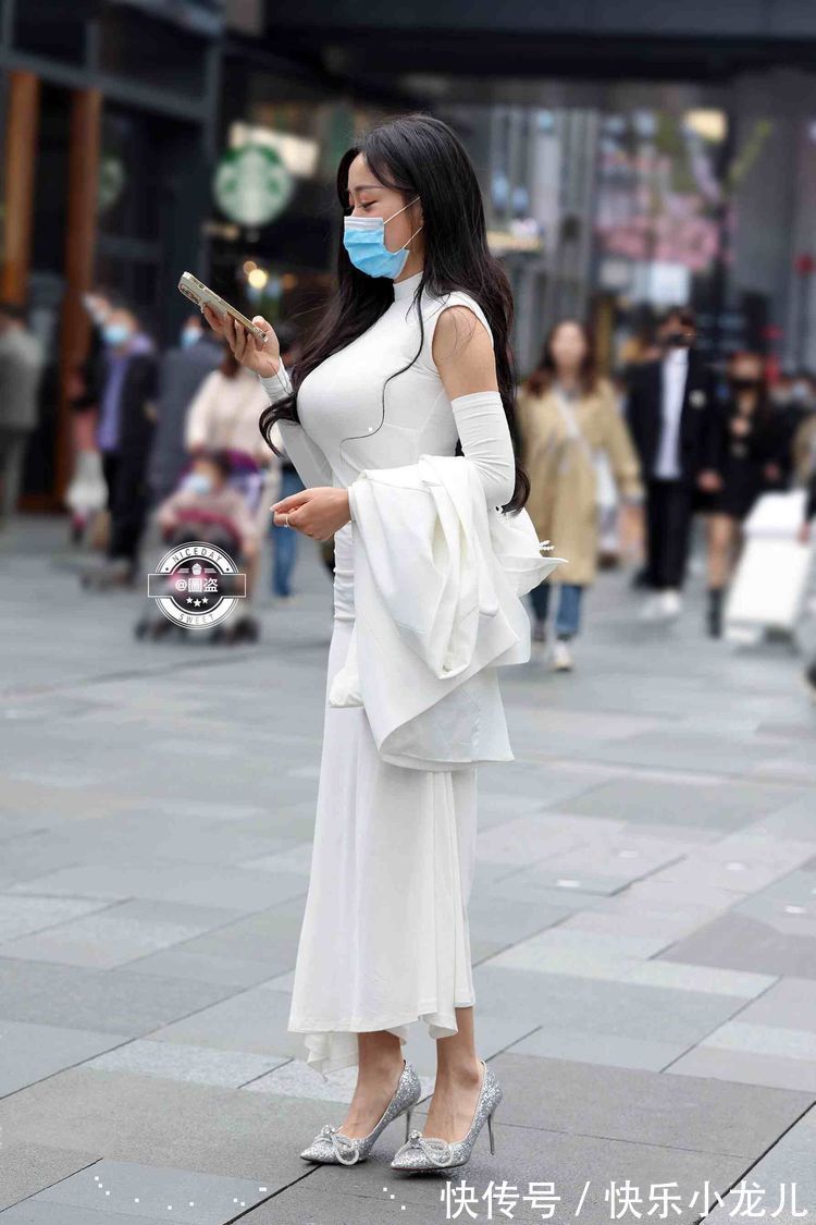 连衣裙 时髦美丽的连衣裙穿搭尽显青春姿态,透出不凡的格调,青春活力