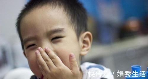 兄弟|双胞胎兄弟的一个细微改变,长大后判若两人,原因很多父母不知道