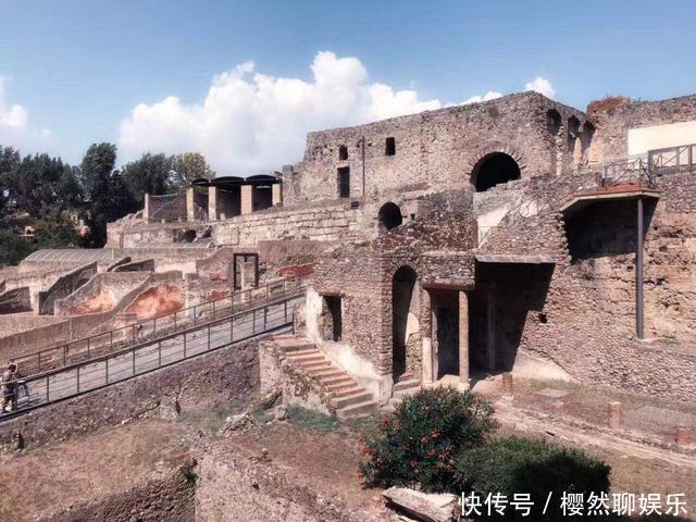 地震来临,“母亲”紧紧护着孩子死去,被人发现已过了4000年