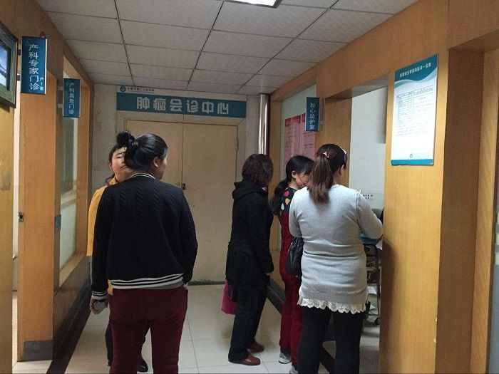 反感|孕妈去产检时,最好别对医生说这些话,他不仅不会回答还会反感你