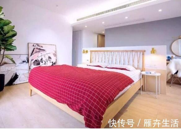 床头|卧室已经够小了，床头再靠墙太浪费，装个隔板瞬间多出2个功能区