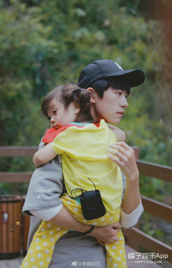 還記得《放開我北鼻》哈琳嗎？她和易烊千璽拍戲了。