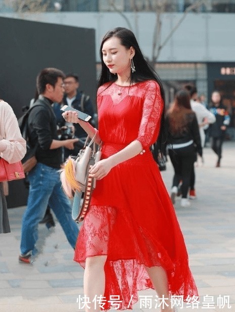 耀眼的红色,不需要限制美女的美