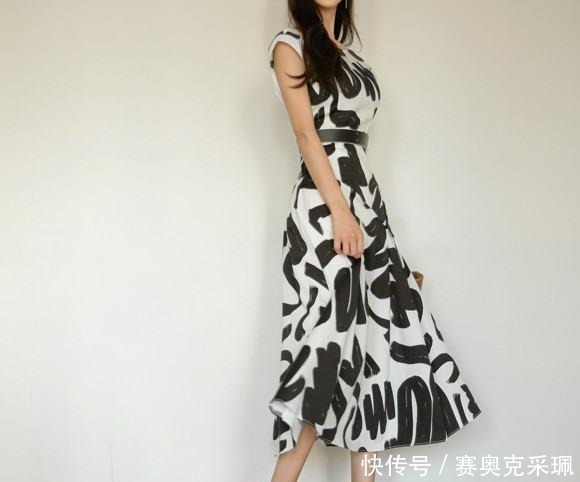 孙允珠女装美图:枯叶剪影斑驳拓花后现代长裙!