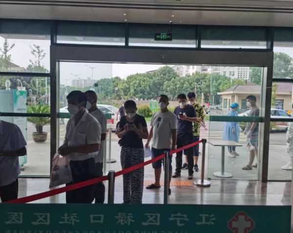 南京|南京:禄口封控区进驻66名专家医护!