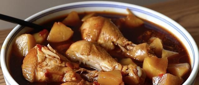 最近超火的懒人鸡腿,电饭煲里一扔,出锅太香了,8个瞬间就扫光