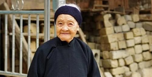 長(zhǎng)壽|長(zhǎng)壽的人普遍有5個(gè)“特點(diǎn)”,若占2個(gè)以上,恭喜你是“長(zhǎng)壽體質(zhì)”