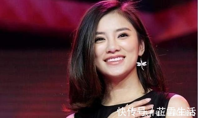 知名女主持現場失誤,少穿一件衣服,張國立的反應暴露真實人品