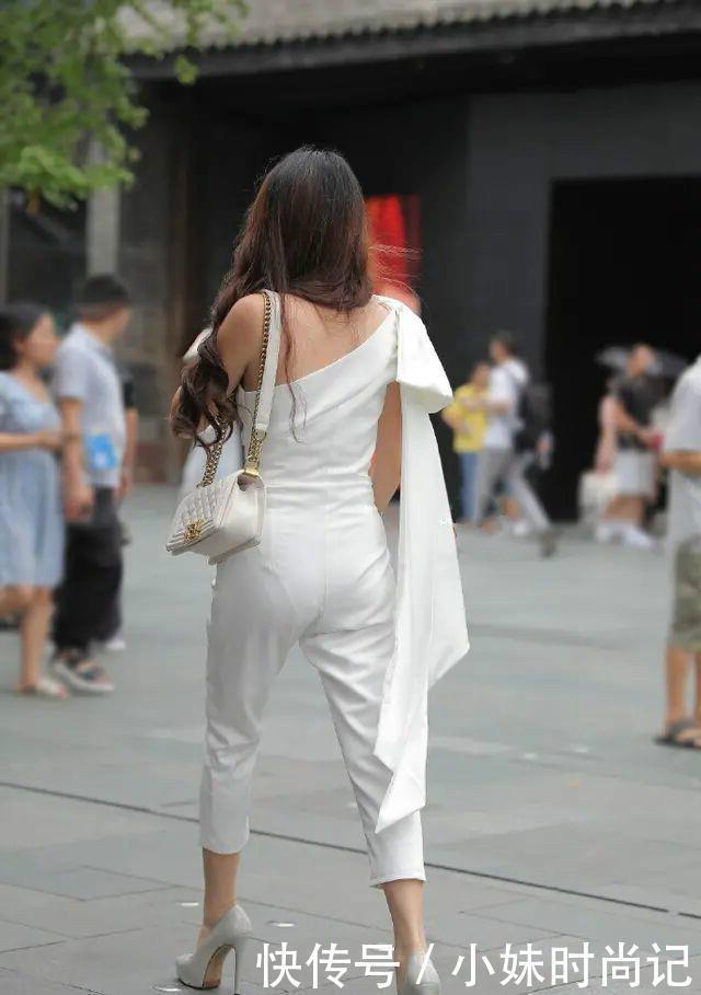 有了“托腹裤”,谁还穿阔腿裤,时髦又修身,微胖女士也不放过