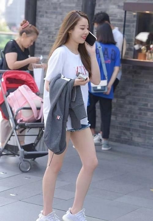美女穿搭：简风格的小姐姐，谁娶回家，谁就是赚到啊！
