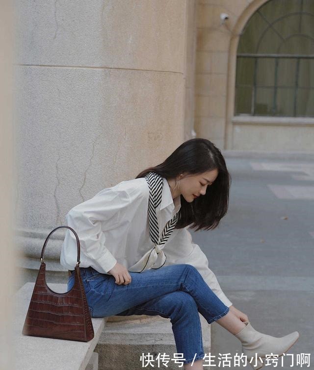 穿搭 经典大气的初秋穿搭示范,衬衫搭配牛仔裤干练简约,洒脱时髦!